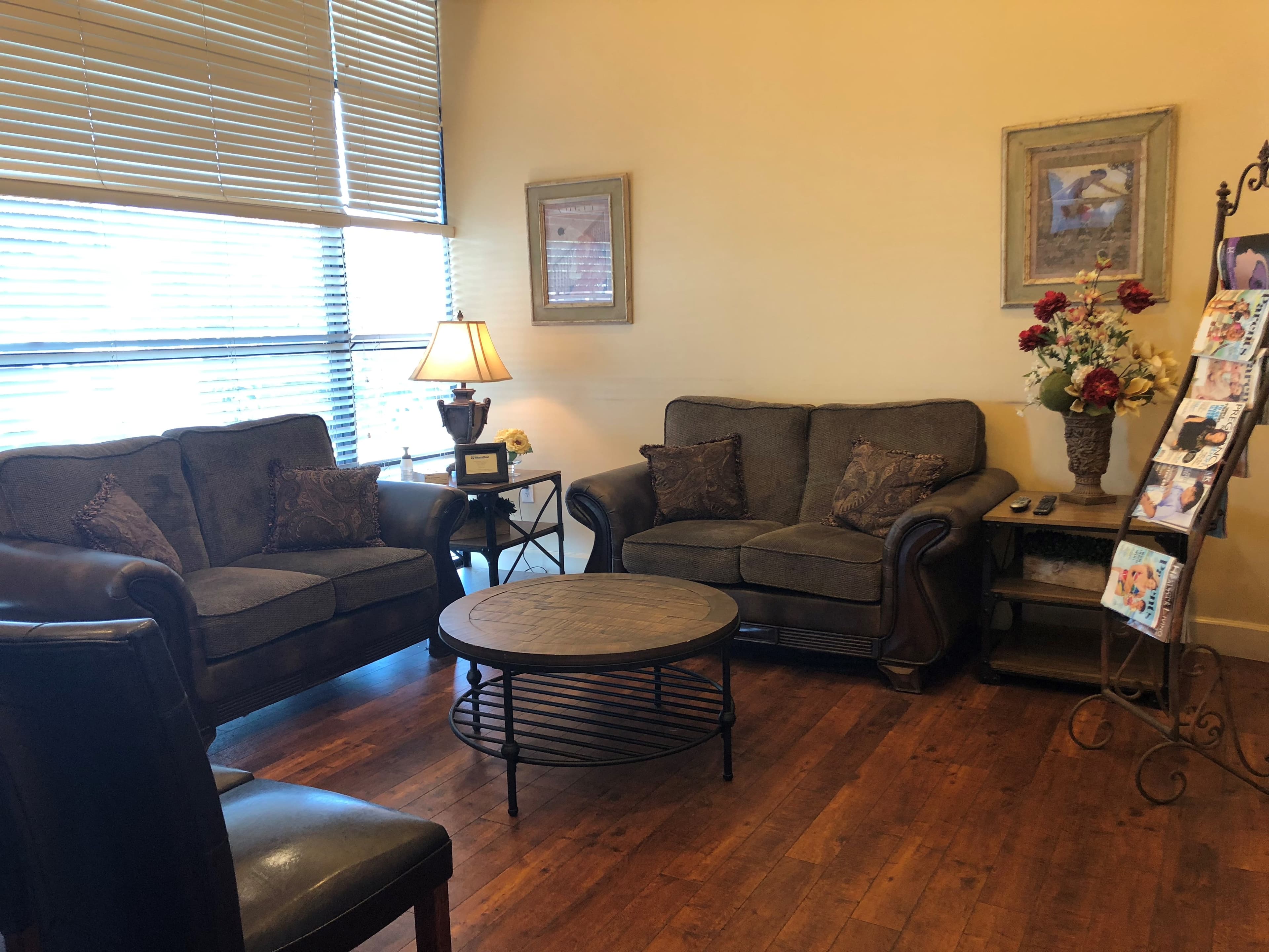 MomDoc Living Room